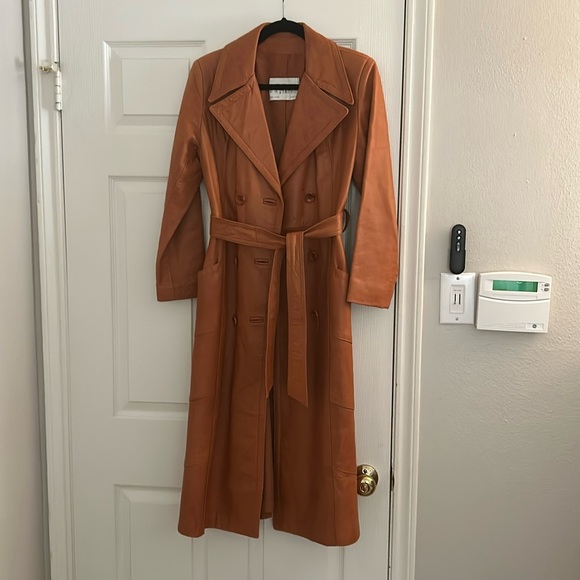 Vintage leather trench coat. - Picture 1 of 8